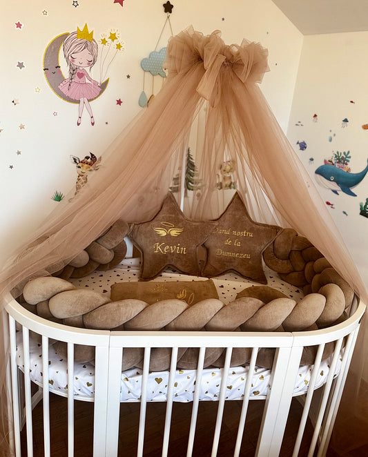 Set complet pentru pătuț bebe – Personalizat cu nume și mesaj brodat - Cafeniu