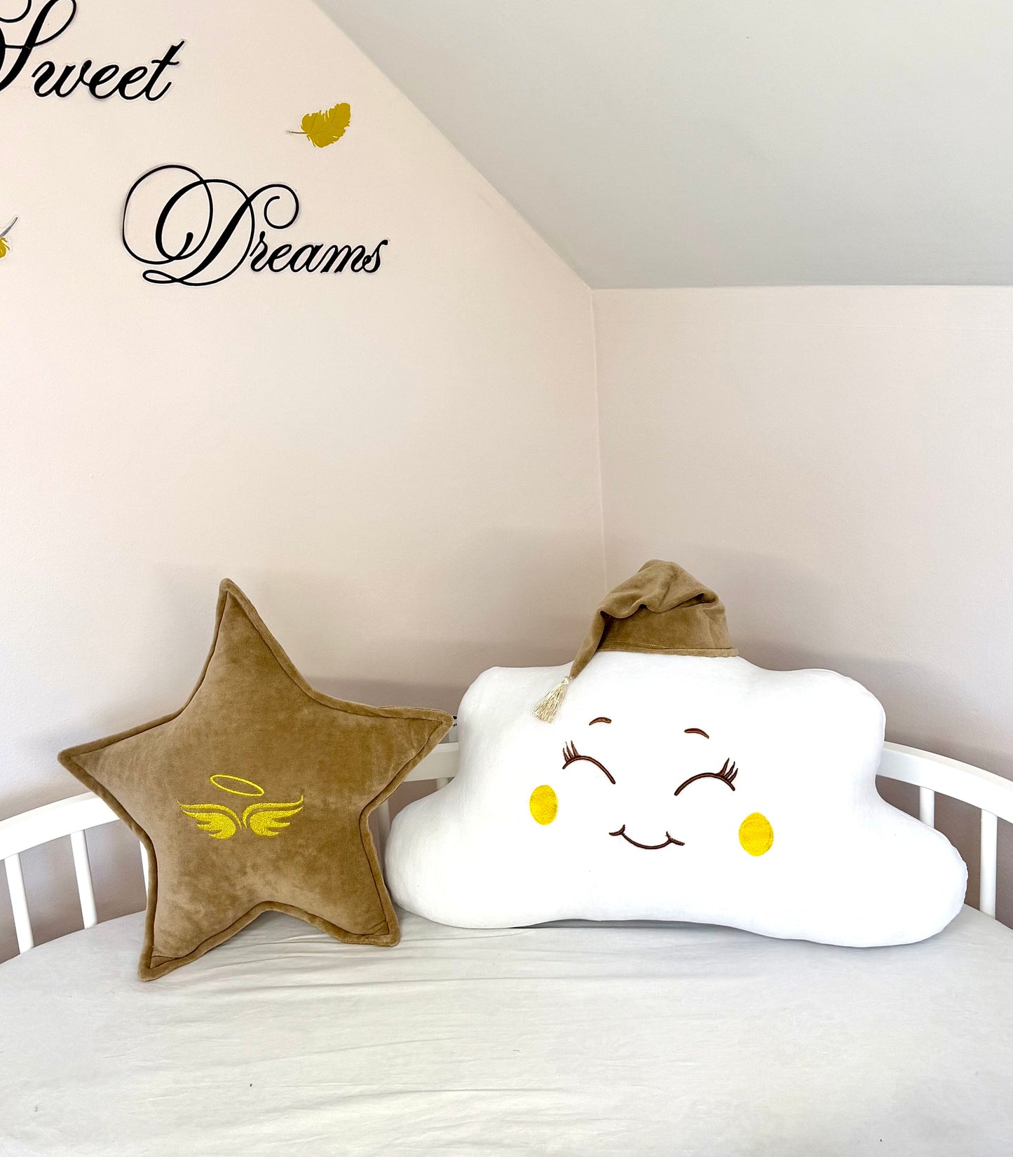 Set pernuțe stea și nor brodate. Cafeniu.