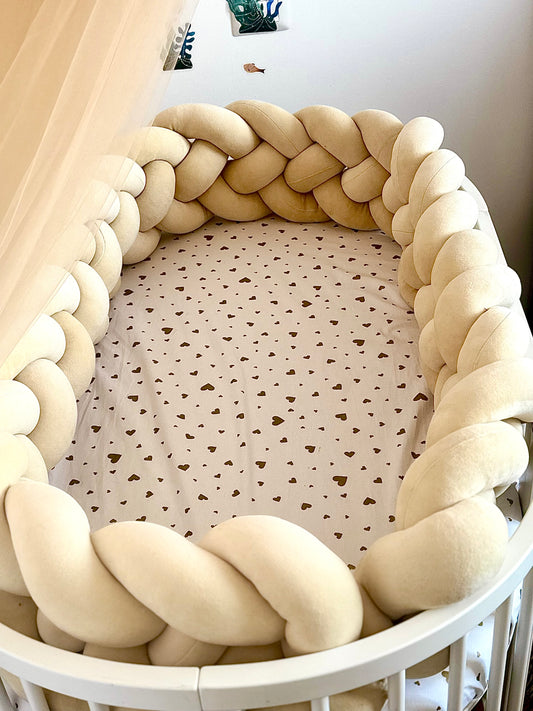 Protecție împotriva loviturilor pentru pătuțul bebelușului- siguranță, confort și stil