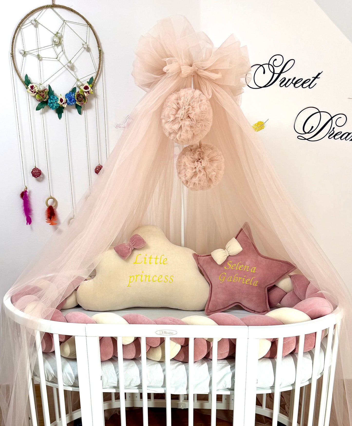 Set premium accesorii pentru pătuțul bebelușului – Protecție împletită, pernuțe personalizate, baldachin cu suport și cearceaf oval