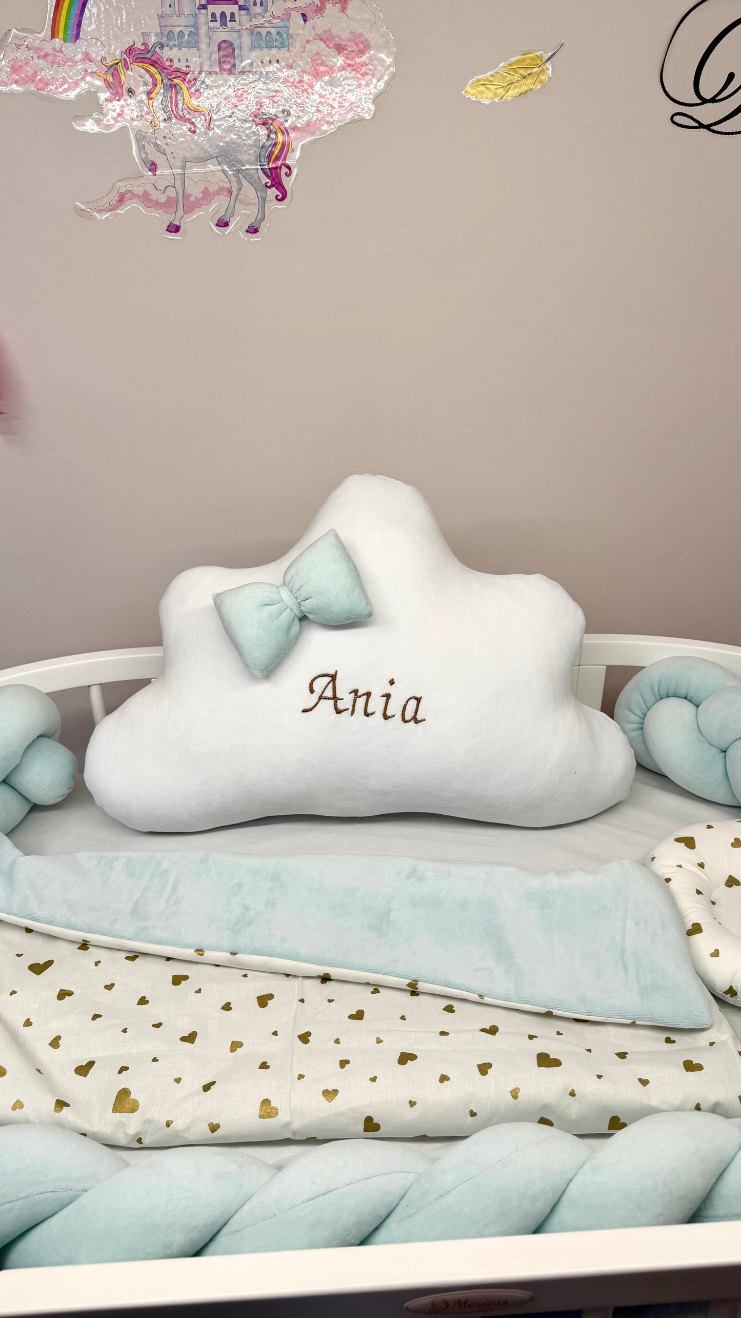 Pernuță norișor personalizată cu nume, cu fundiță verde mentă