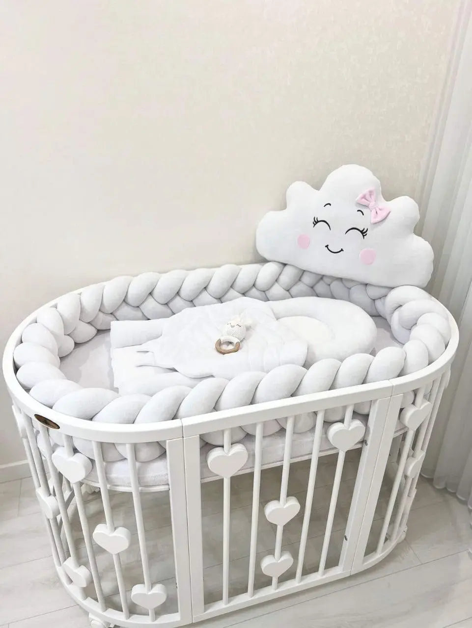 Patut oval Royal Sleep 9 in 1 Hearts - Meriess - Descoperă la Meriess o selecție premium de lenjerie de pat pentru bebeluși, pătuțuri multifuncționale, accesorii esențiale și cadouri speciale. Calitate garantată și livrare internațională. Suport 24/7 pentru toți părinții!