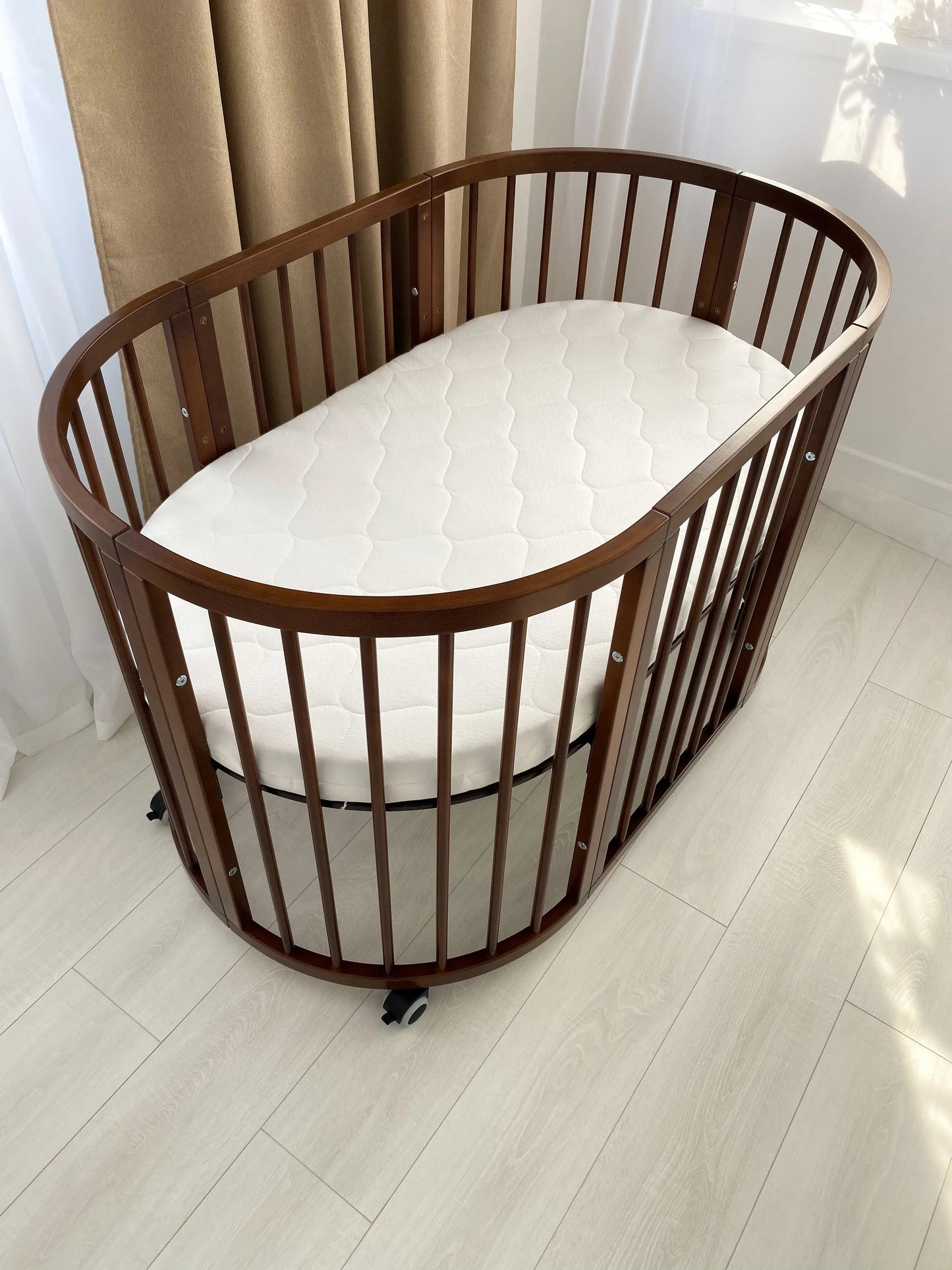 Patut oval Royal Sleep 9 in 1 Nuc - Meriess - Descoperă la Meriess o selecție premium de lenjerie de pat pentru bebeluși, pătuțuri multifuncționale, accesorii esențiale și cadouri speciale. Calitate garantată și livrare internațională. Suport 24/7 pentru toți părinții!