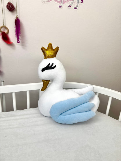Lebădă decorativă din velur moale cu umplutură hipoalergenică – decor pentru camera copilului. Albastru deschis