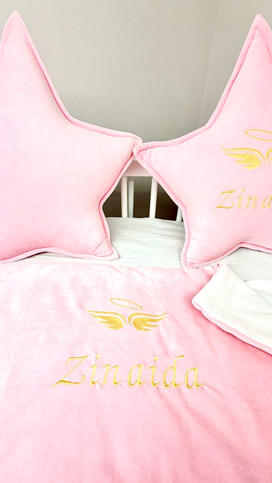 Păturică plăpumioară personalizabilă cu două fețe: velur moale și bumbac. Roz