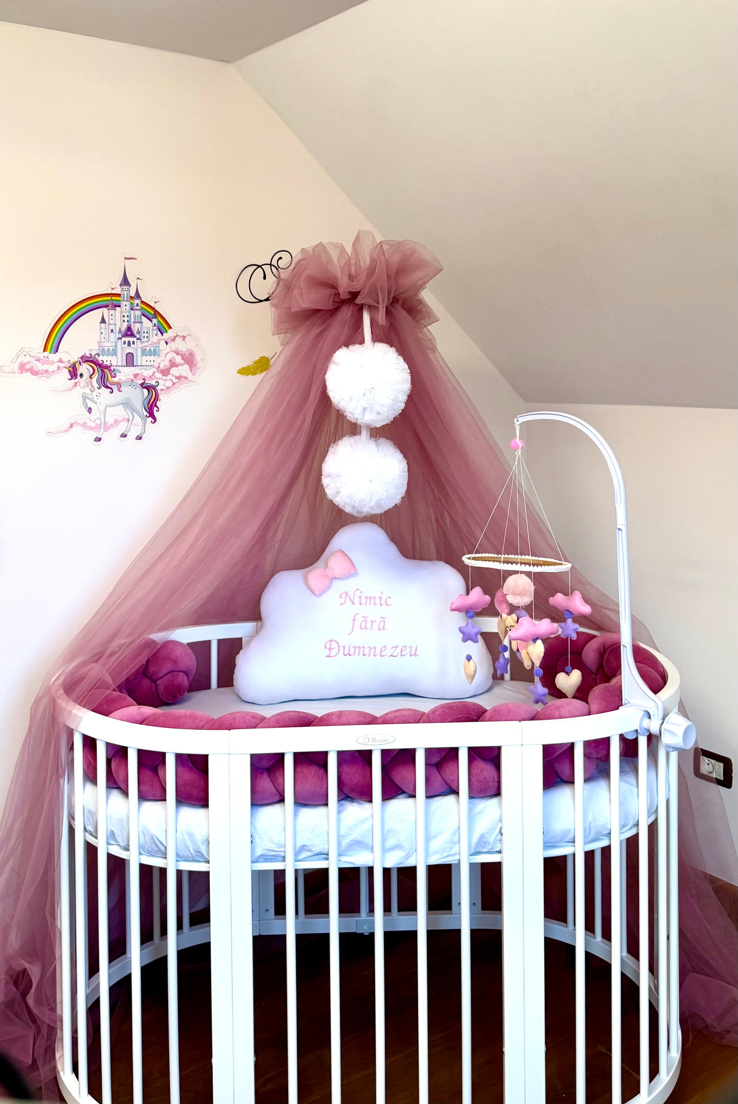 Set de accesorii în nuanțe de roz pentru pătuțul bebelușului