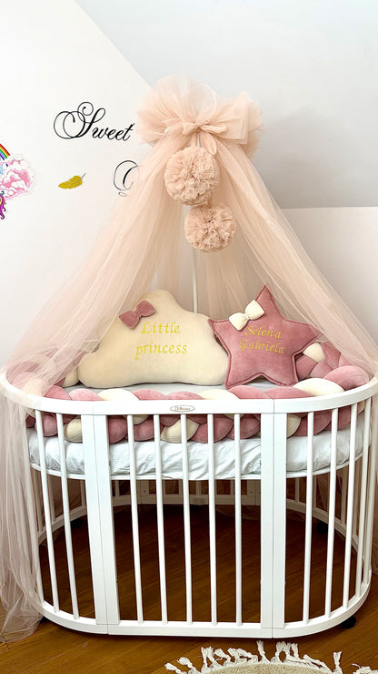 Set premium accesorii pentru pătuțul bebelușului – Protecție împletită, pernuțe personalizate, baldachin cu suport și cearceaf oval
