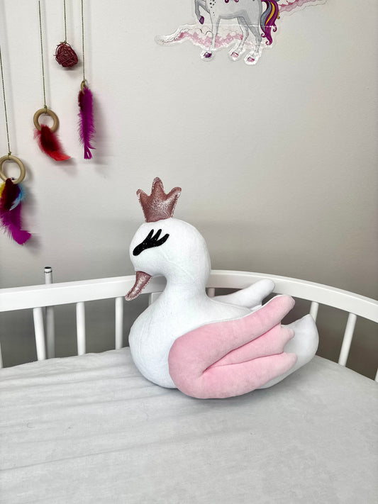 Lebădă decorativă din velur moale cu umplutură hipoalergenică – decor pentru camera copilului. ROZ DESCHIS