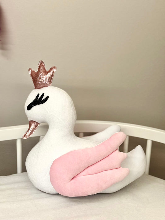 Lebădă decorativă din velur moale cu umplutură hipoalergenică – decor pentru camera copilului. ROZ DESCHIS