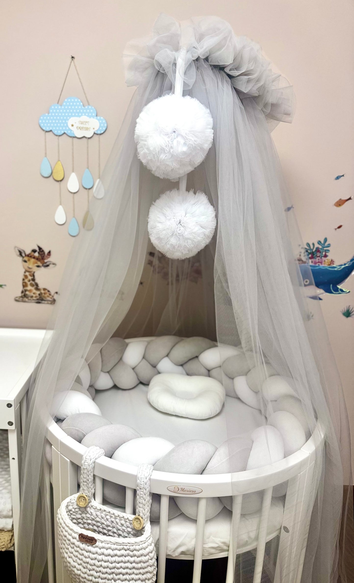 Set Accesorii Pătuț Bebeluș – Protecție Împletită, Baldachin, Cearceaf din Bumbac și Pernuță Ortopedică