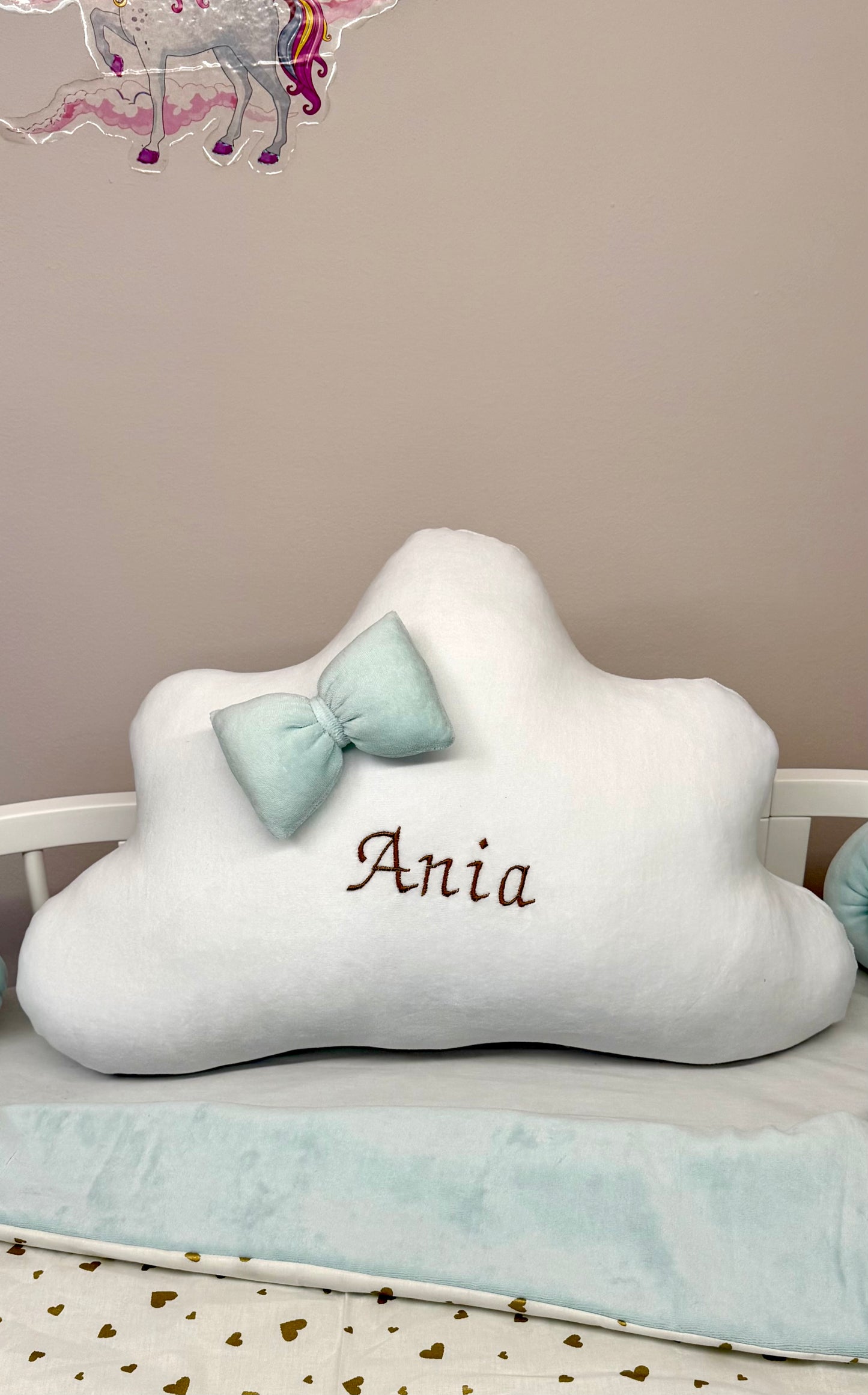 Pernuță norișor personalizată cu nume, cu fundiță verde mentă