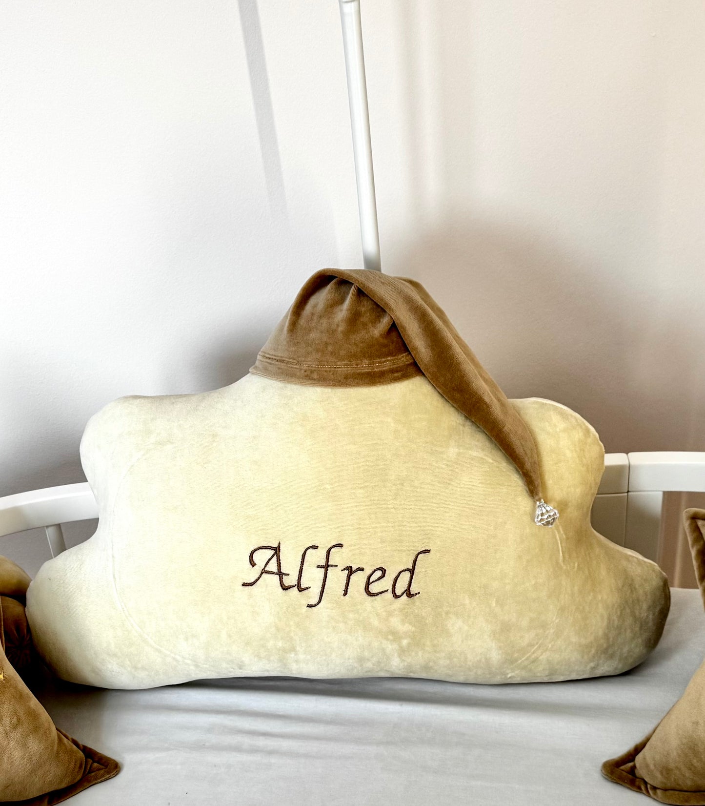 Norișor bej cu căciuliță, personalizat cu nume