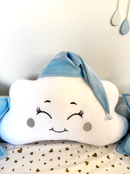 Pernuță norișor cu fetișoară zâmbitoare și căciuliță albastră