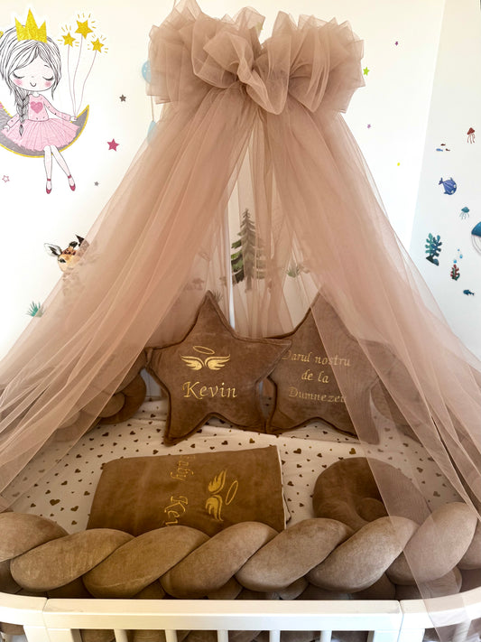 Set complet pentru pătuț bebe – Personalizat cu nume și mesaj brodat - Cafeniu