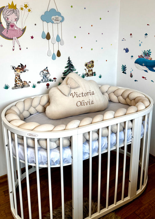Set Protecție Împletită Bej 350 cm x 10 cm + Pernuță Nor Personalizată